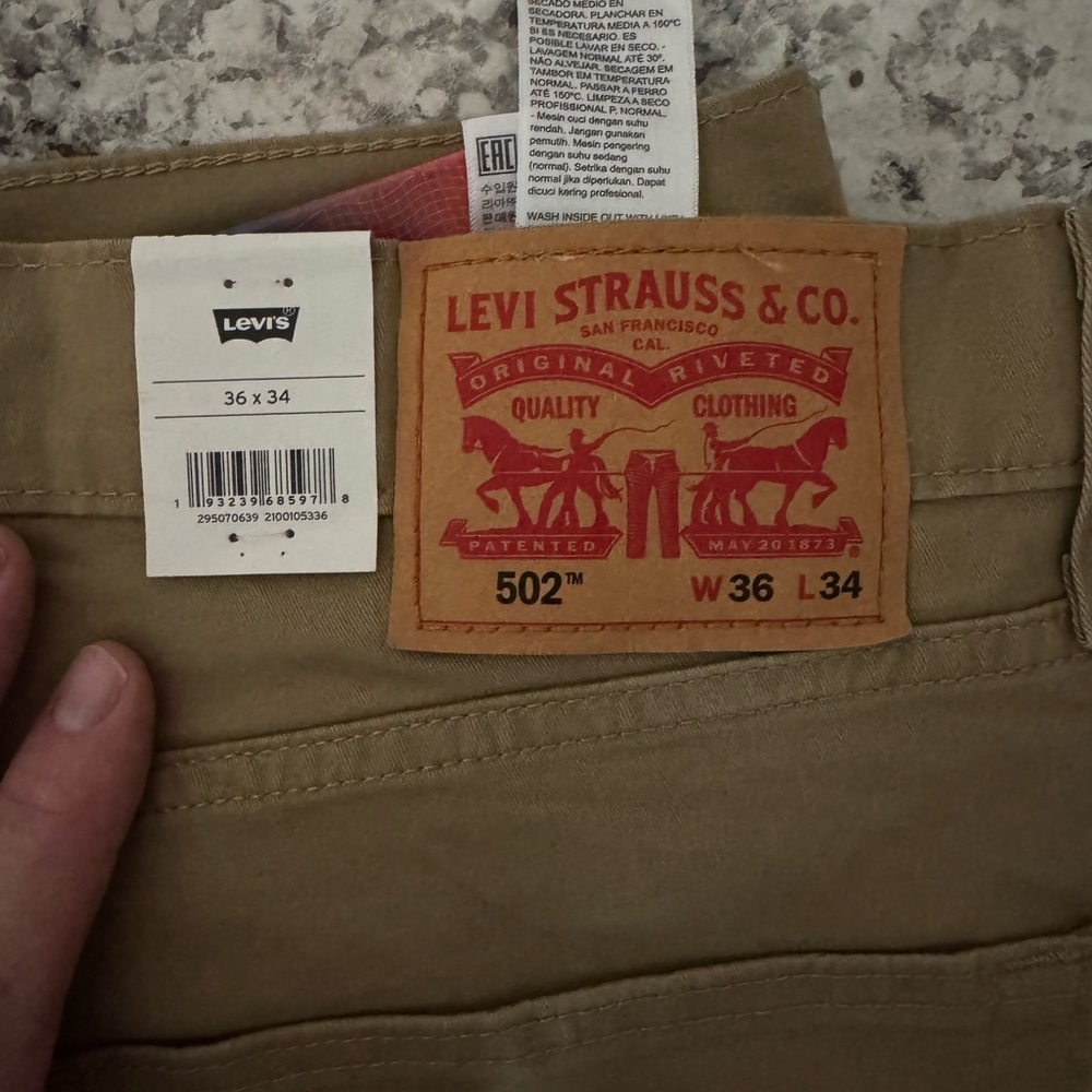 Levi’s 502 jeans